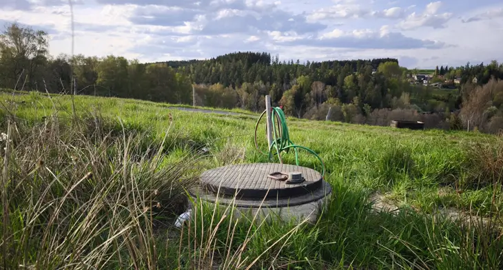 Frisches Brunnenwasser am Wohnmobil-Stellplatz